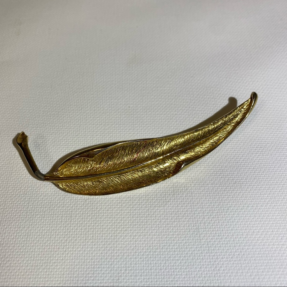 Vintage Elizabeth Morrey Gold Tone Leaf Brooch